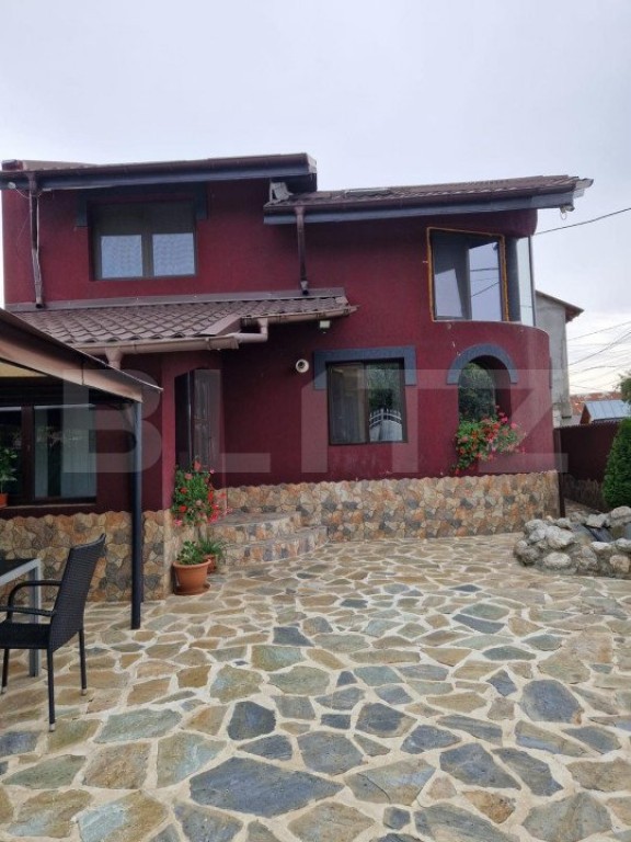 Vilă de vanzare sau la schimb cu Apartament 3 camere. Micro