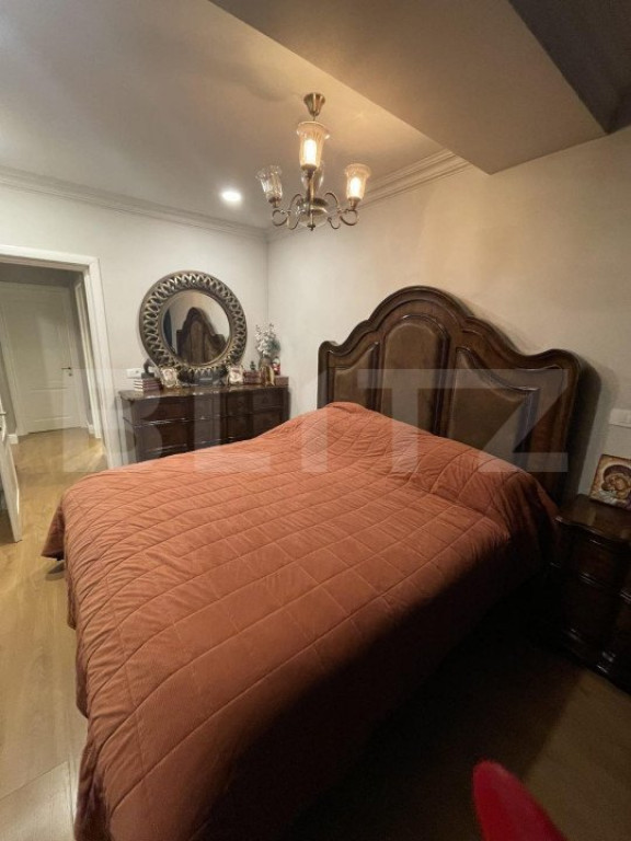 Apartament modern, 3 camere, cu terasa de 39 mp, cartier Bur