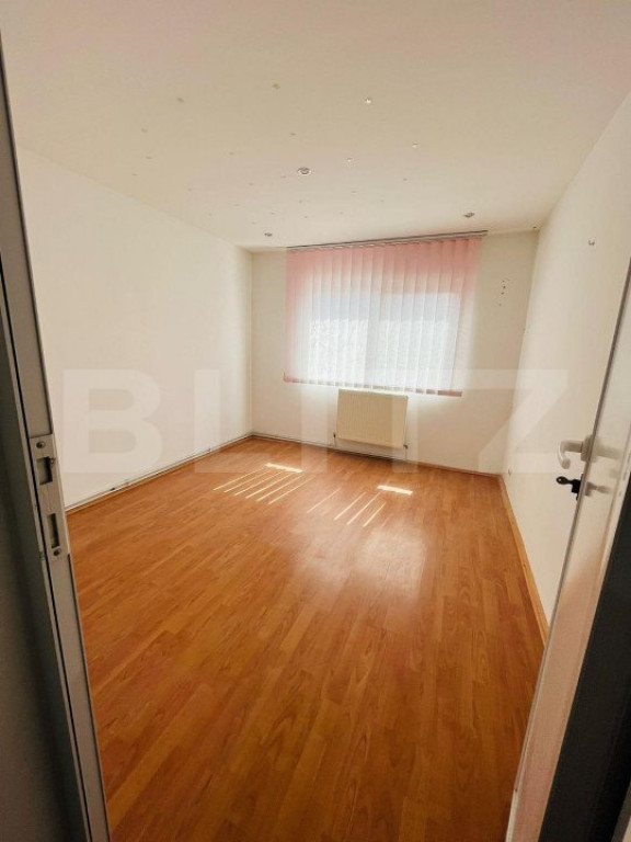 Apartament 3 camere, 72mp, balcon, zona Micro 3