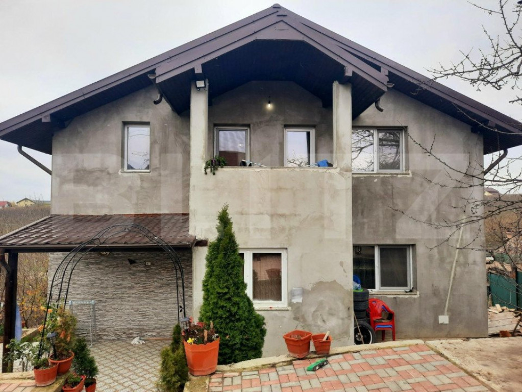 Casa 5 camere, 196 mp, 570 mp teren, zona Nicolina