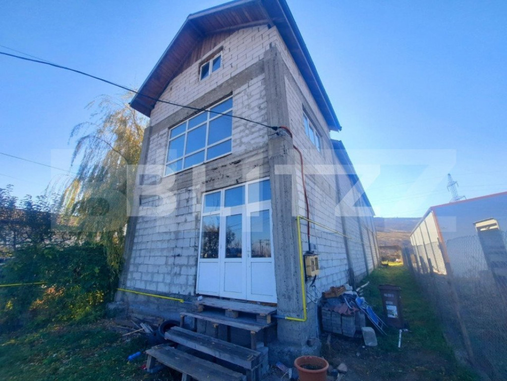 Cladire, 460 mp utili, 600 mp teren, utilitati, Iasi-Tomesti