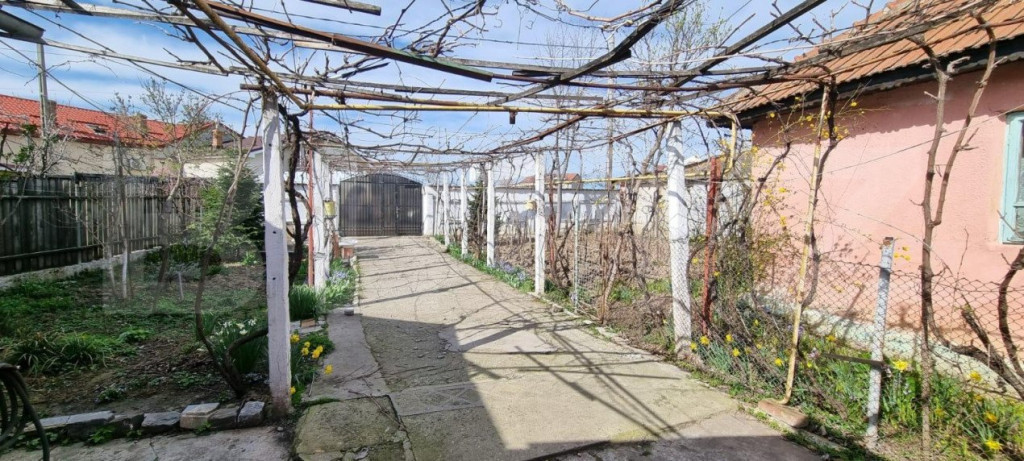 Casa si teren de 1000 mp , Bariera Valcii