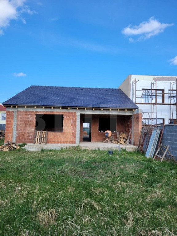 Casa individuala la rosu, 712 mp teren, 115 mp utili, Dumbra