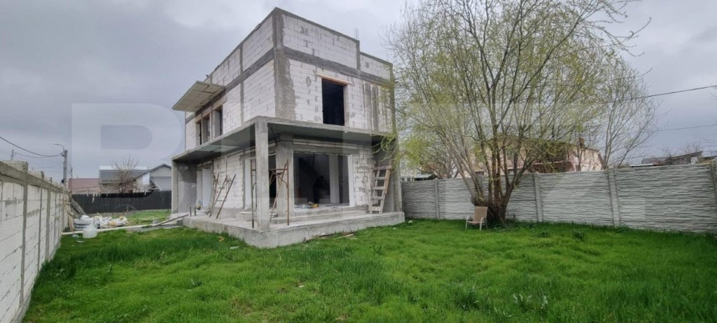 Casă semi-finisată P + M, 110 mp utili, teren 339 mp, Piel