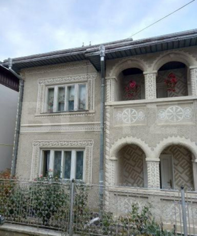 Casa individuala renovabila 90mp, teren 250 mp, zona Humor