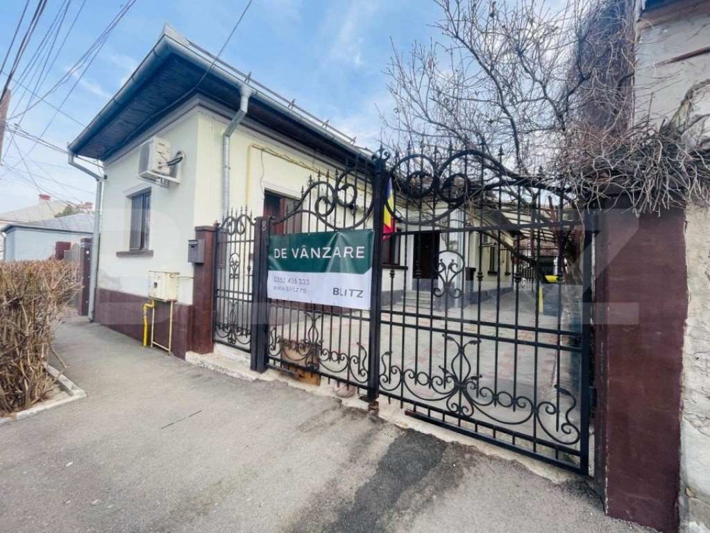 Proprietate centrala, 2 case, 240 mp utili, 320 mp teren