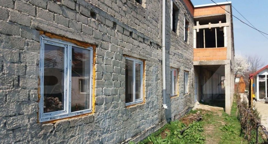 CLADIRE LA ROSU GAESTI, AFACERE