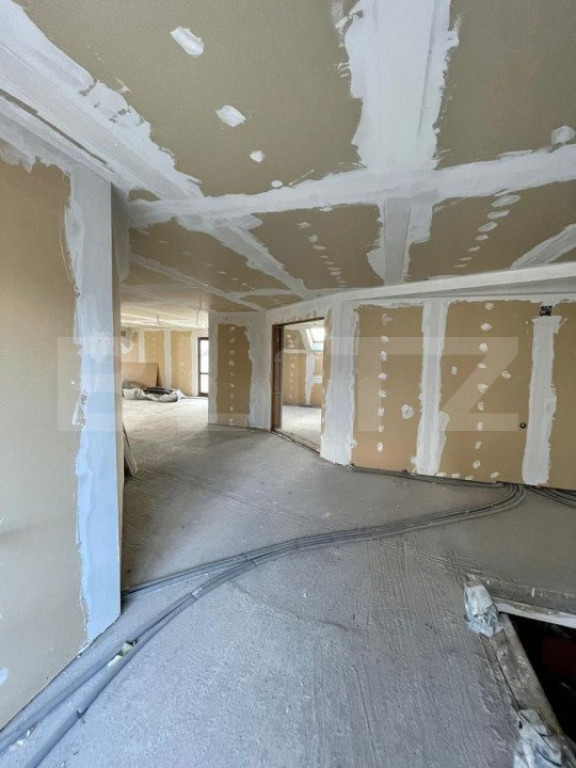 Apartament cu destinatii multiple, semifinisat, 227 mp, zona