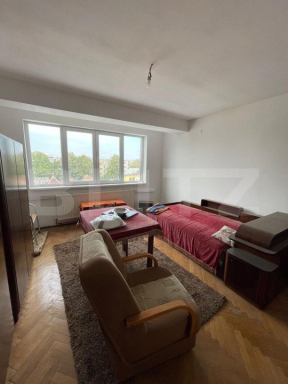 Apartament 3 camere decomandate, 86 mp, boxa, zona Hale