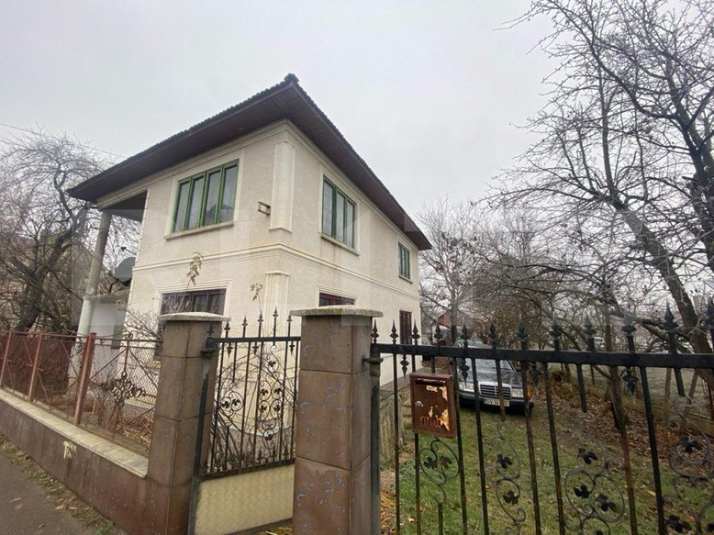 Casa demolabila, teren 2100mp , potential de dezvoltare! Rad