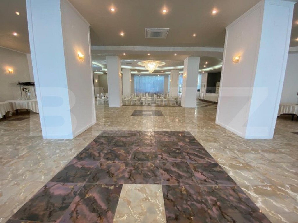 Spatiu comercial, 404 mp, zona centrala, parcare privata