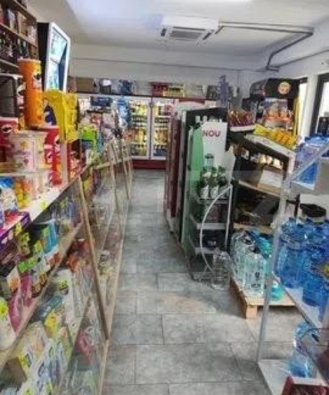 Spatiu comercial, 61 mp, zona Rovine