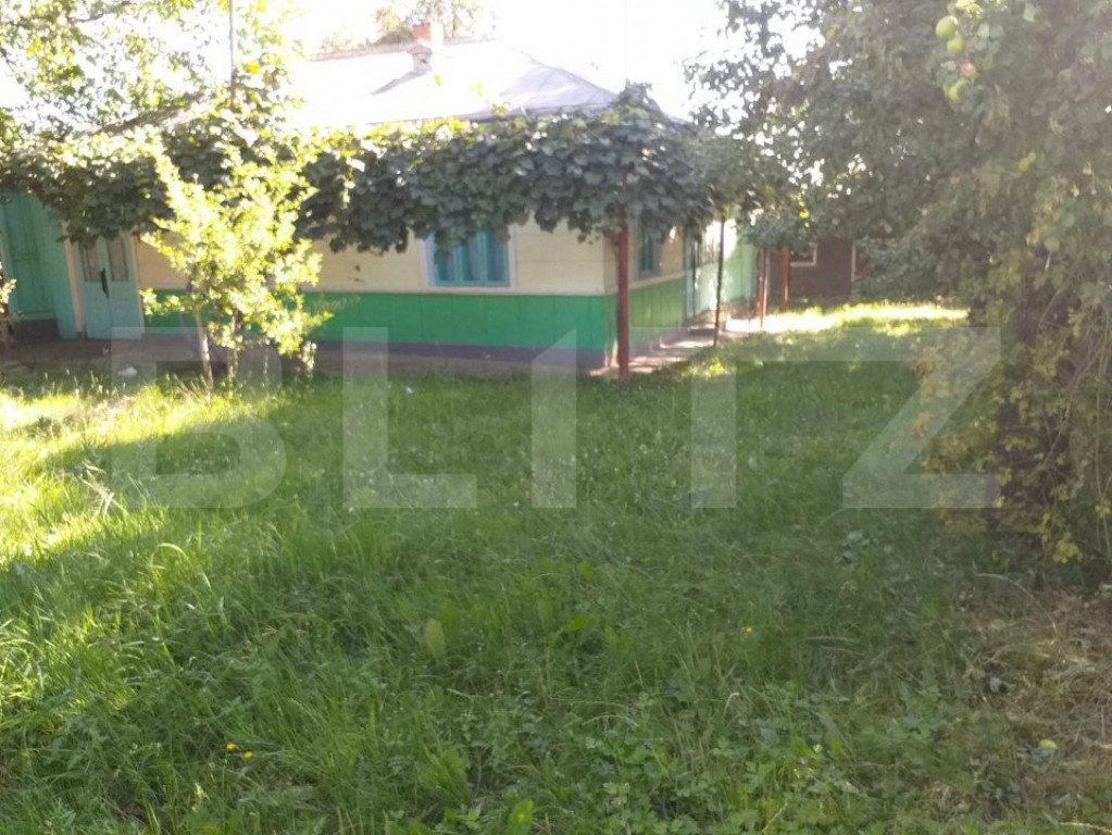 Casa batraneasca cu teren 8494mp.oras Liteni