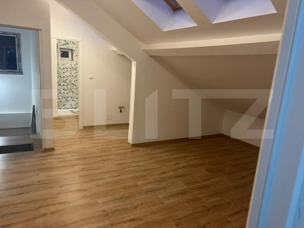 Apartament 4 camere dispus pe 3 nivele, 105 mp, zona Ultrace