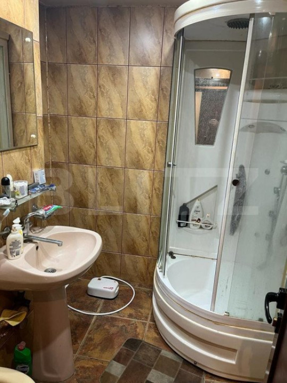 Apartament 4 cam ,2 bai , decomandat , 9 mai . Anul construt