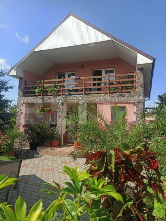 Casa cu 3 camere, 675mp, zona Sangeorgiu