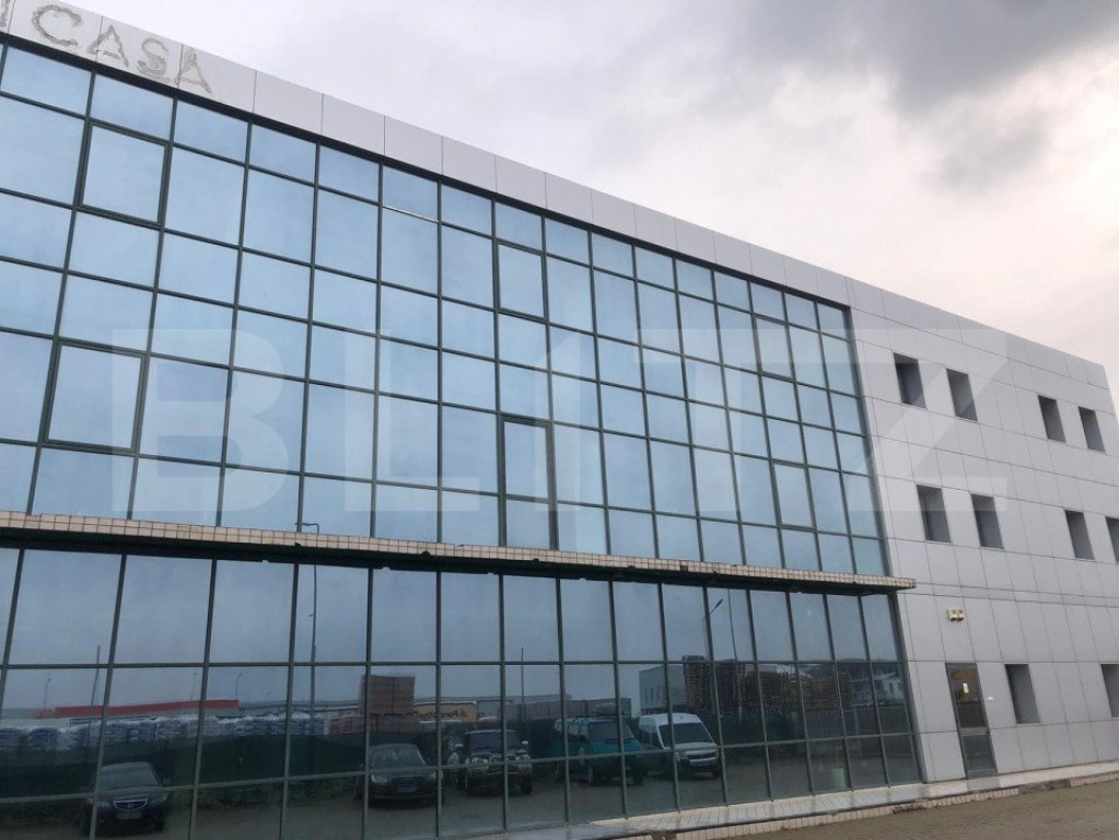 Spatiu comercial, de 2500 mp, Exterior Est