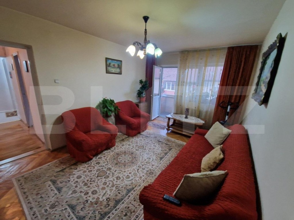 Apartament 3 camere, 57 mp, balcon, zona Cetate