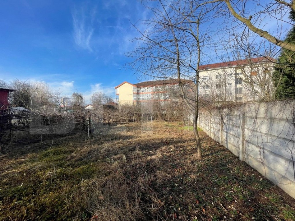 Casa demolabila, teren de 1358 mp, toate utilitatile, Maier