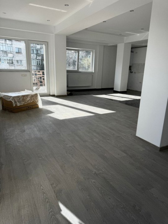 Apartament, 3 camere, 100 mp , zona centrala