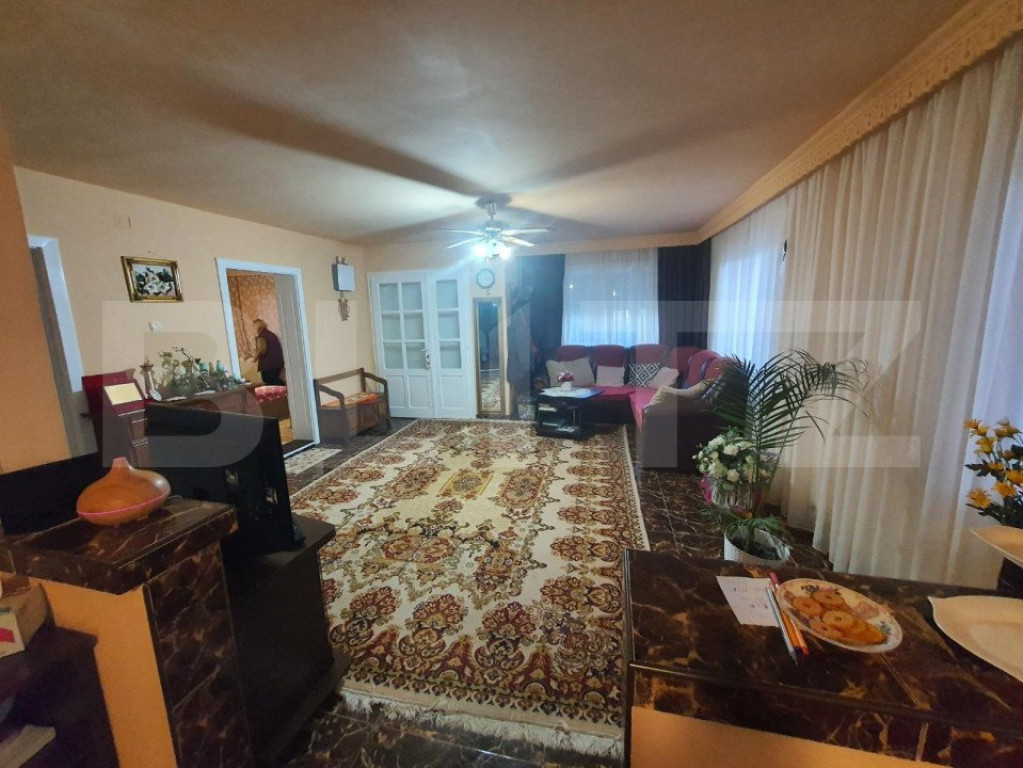 Casa 154 mp utili + 18 ari de teren in zona de centură