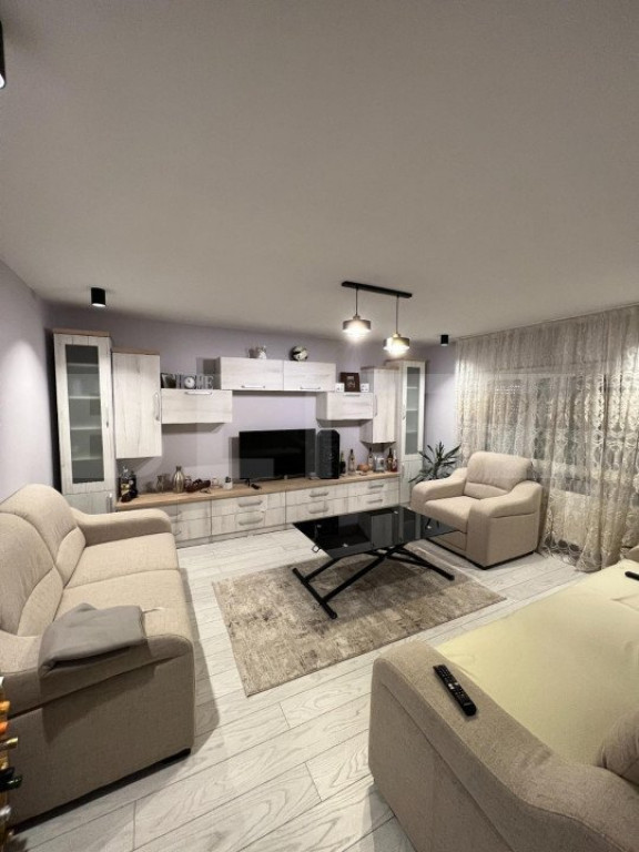 Apartament elegant și renovat pe strada Aurora