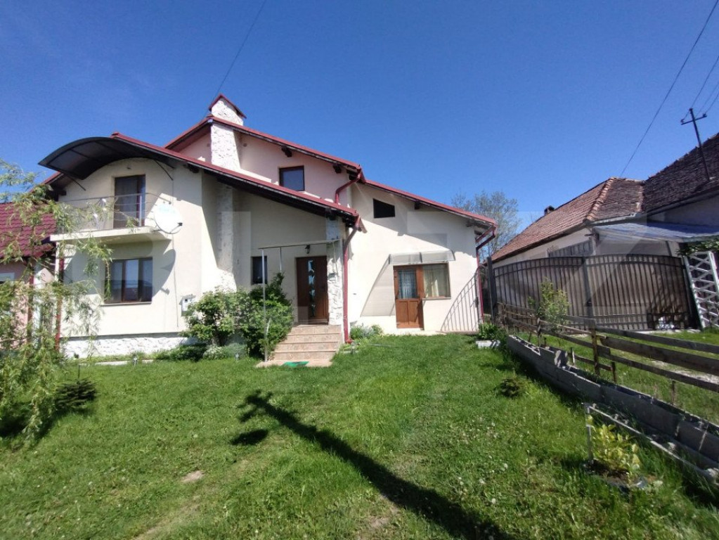 Casa 5 camere,3 bai,150mp,decomandata,P+M,2 garaje,12 km de