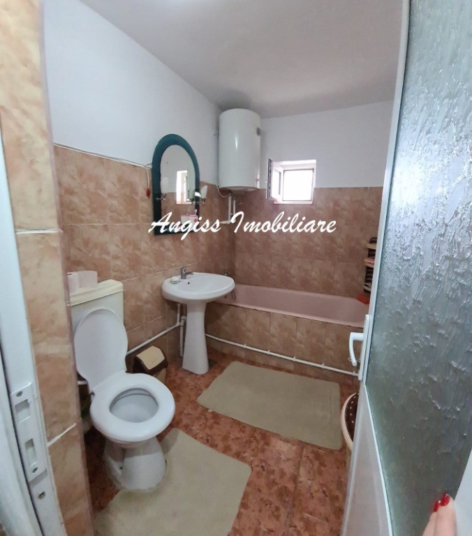 Apartament 3 camere cartier C5 etajul 4