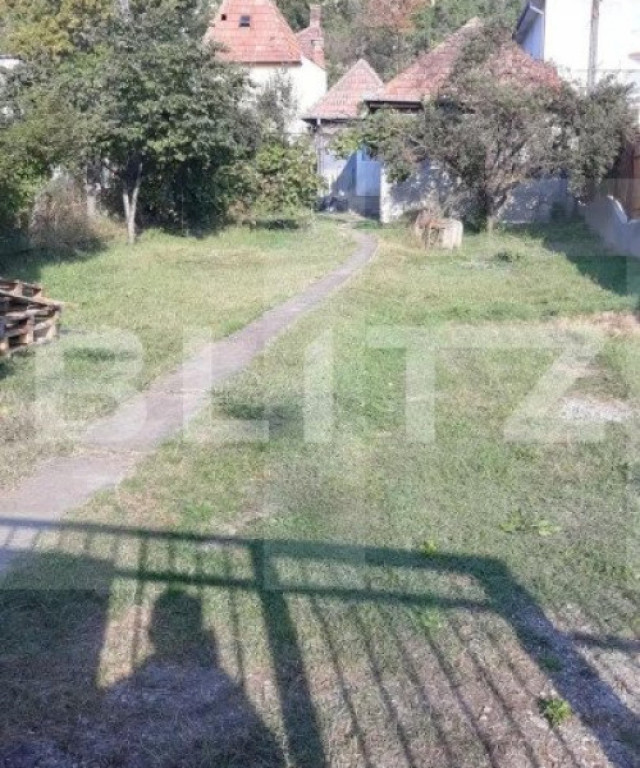 Teren cu suprafata 1624 mp, cu casa individuala, 60 mp, zona