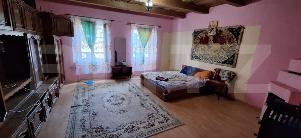 Casa bătrânească cu anexe , teren de 4200mp, zona Madaras