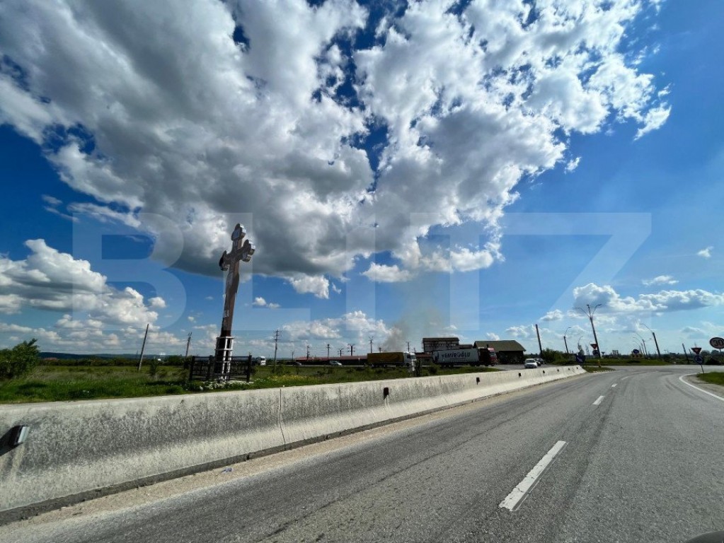 Teren intravilan 15.300 mp, toate utilitățile, front 56 m