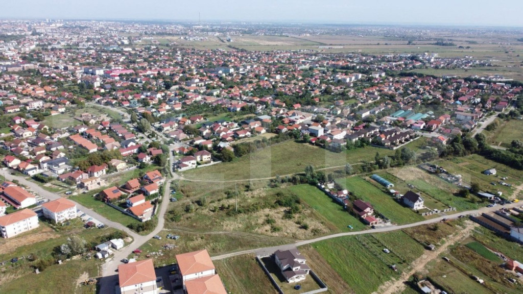 Teren intravilan, 2600 mp, front de 33 ml, Giroc