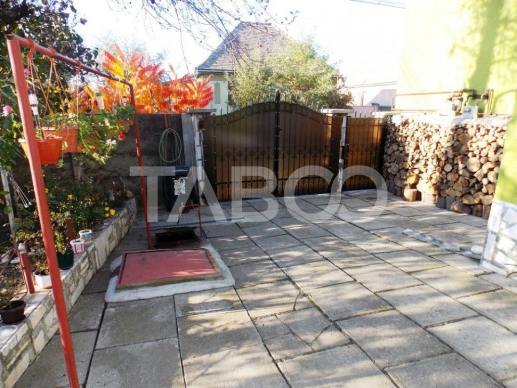 Casa individuala de vanzare 6 camere si 860 mp teren Gusteri