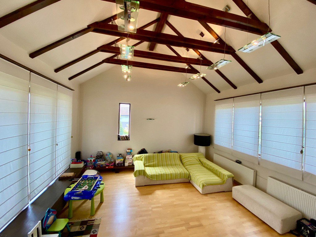 Pret nou! Casa individuala cu arhitectura deosebita in Floresti