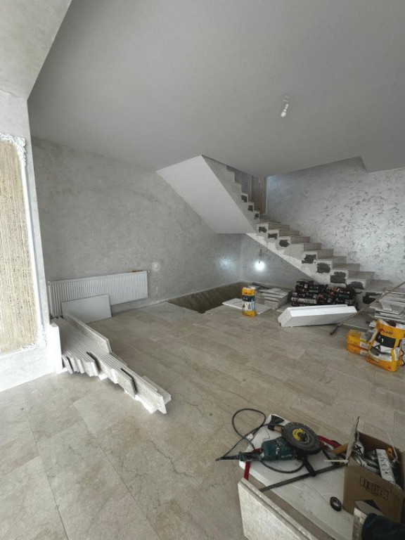 Spatiu birouri, 669 mp, D+P+2