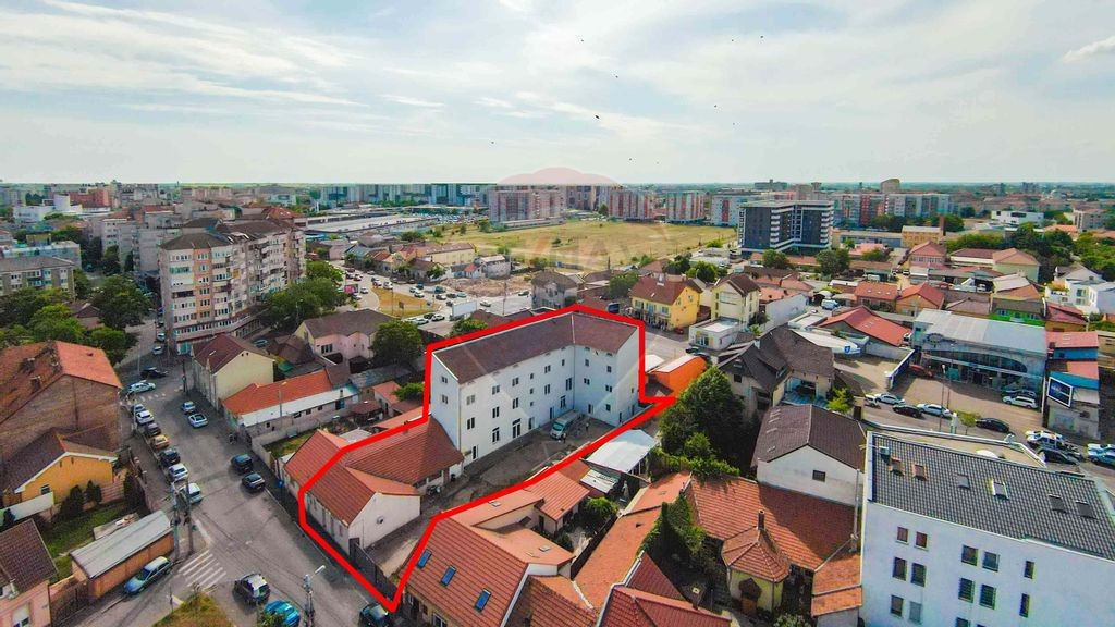 Clădire multifuncțională+ spațiu comercial, teren 946...