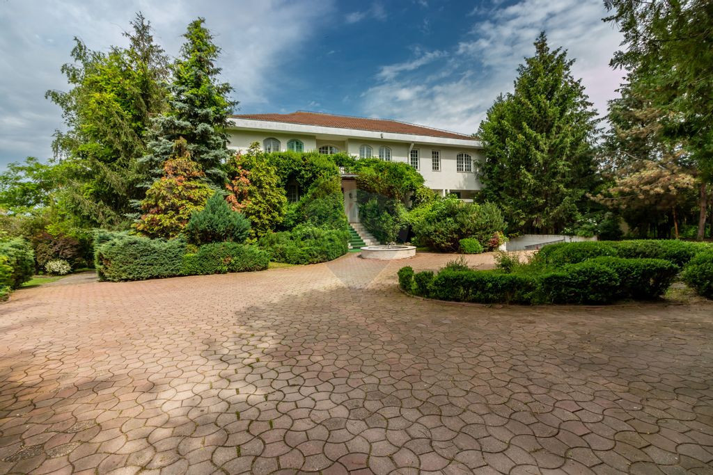 Domeniu versatil de vanzare, deschidere 175 m.l. la lacul...