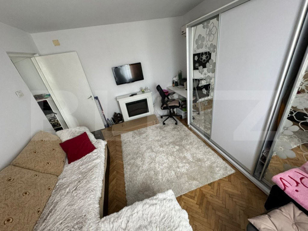 Apartament 2 camere, decomandat, cartier 9 Mai