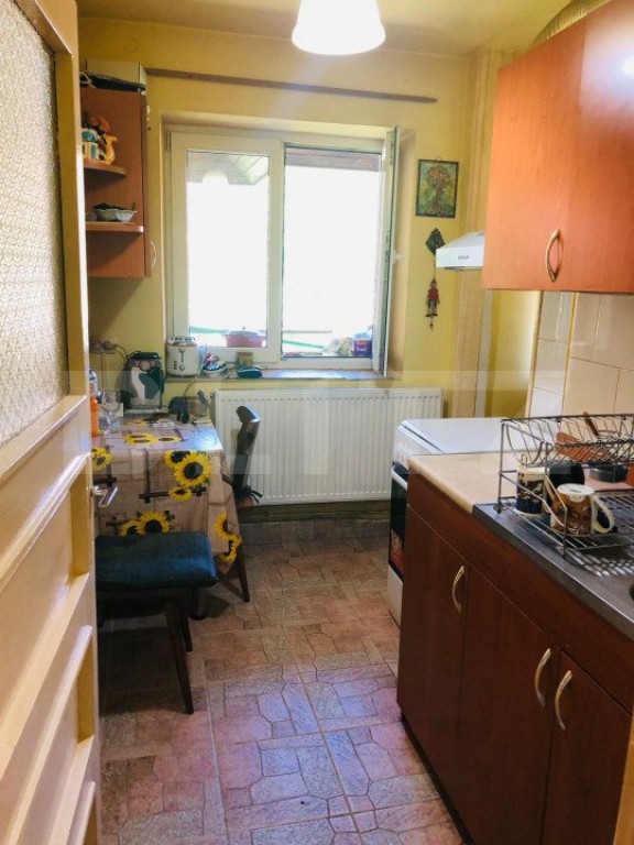 Garsoniera decomandata cu loc de parcare, boxa subsol, pod s