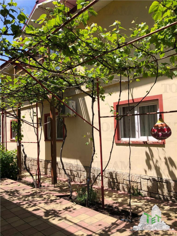 Pensiune Eforie Nord 12 camere 10 bai zona centrala