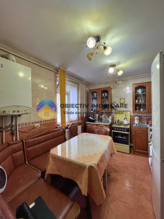 Apartament 3 camere-Zona Spitalul Judetean/Scoala nr.2