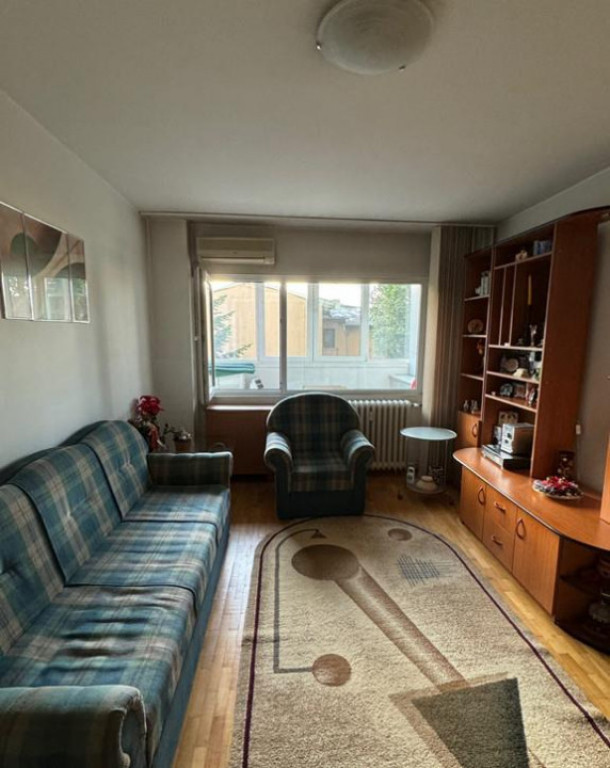 Apartament 3 camere decomandat - zona Titulescu