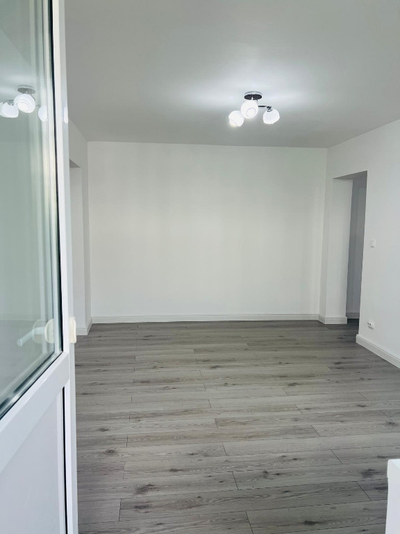 Apartament 3 camere et 2