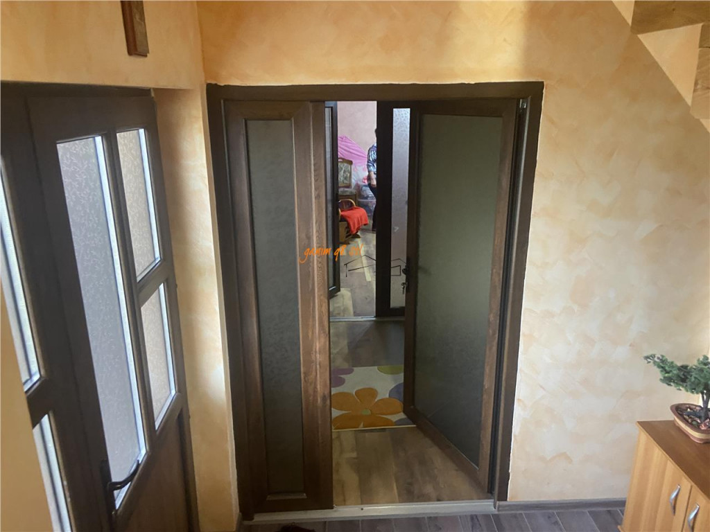 Casa de situata la Vanatori , parter si mansarda , 168 mp ,