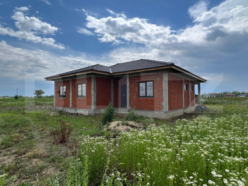 Casă Semifinisată, între Odoreu și Mărtinești