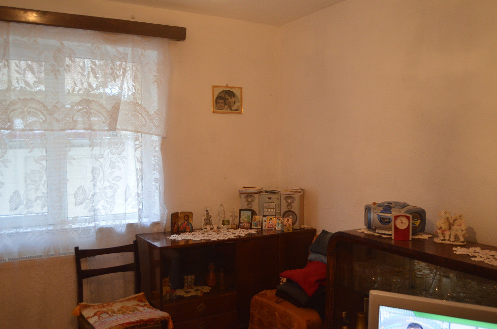 Busteni -apartament cu 2 camere ,parter