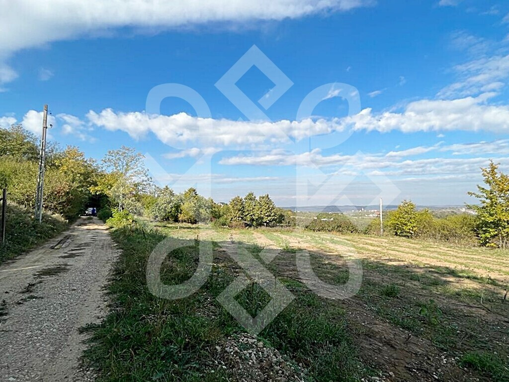 Teren intravilan in zona strazii Piersicilor