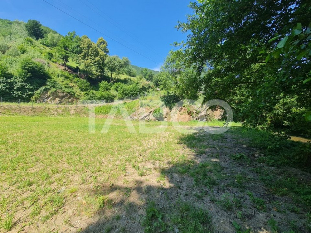 Teren intravilan cu iesire la rau de vanzare pe Transalpina