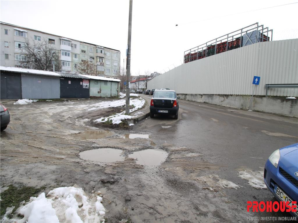 Garaj langa Cora - pe teren proprietate