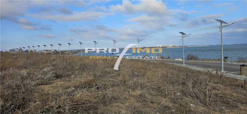 Teren 965mp.deschidere la 3 strazi, pe malul Lacului Techirg